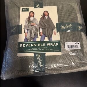 Woolrich Reversible Wrap in Green and Gray